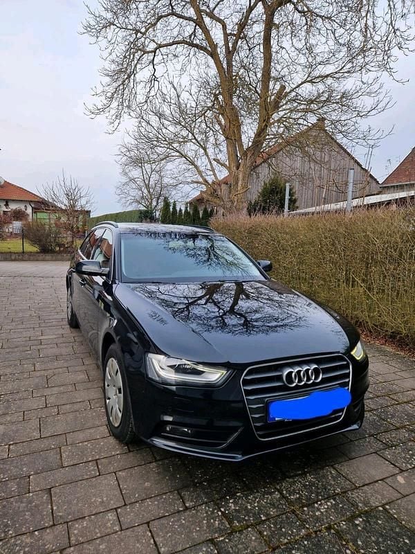 Schwarz Gebraucht 2012 Audi A4 Kombi | 9.150 € (Fairer Preis) - Bild 1/4