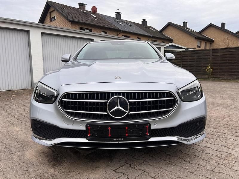 Silber Gebraucht 2021 Mercedes E220 Limousine | 34.990 € (Guter Preis) - Bild 1/4