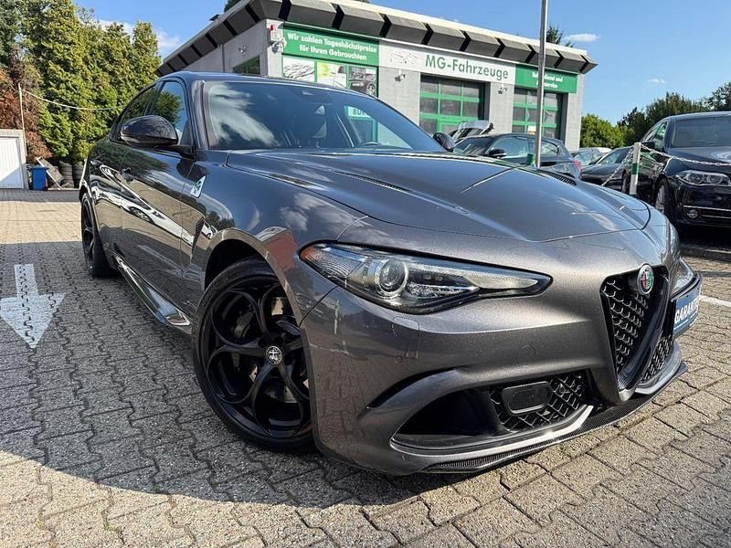 Grau Gebraucht 2021 Alfa Romeo Giulia Quadrifoglio Limousine | 54.949 € (Fairer Preis) - Bild 1/4