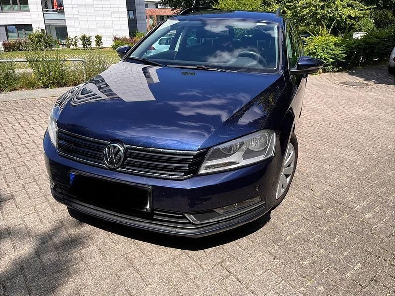 Blau Gebraucht 2013 VW Passat Kombi | 5.900 € (Guter Preis) - Bild 1/4