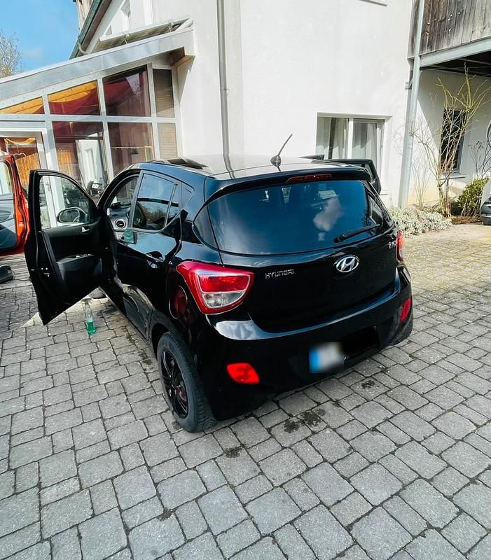 Gebraucht Hyundai i10 87 PS (63 kW) 2017 Schwarz Kleinwagen