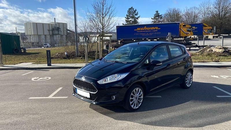 Gebraucht Ford Fiesta Celebration 80 PS (58 kW) 2017 Schwarz Kleinwagen