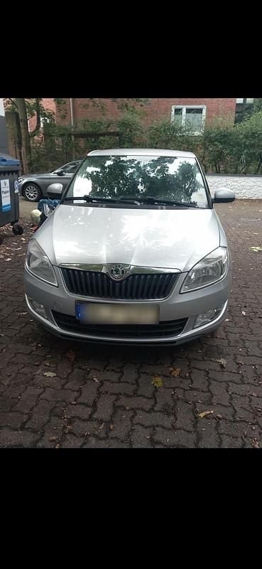 Silber Gebraucht 2011 Skoda Fabia Kleinwagen | 1.749 € (Superpreis) - Bild 1/4
