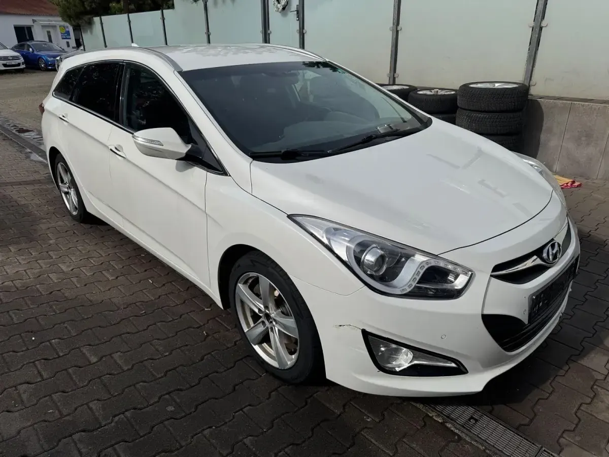 Gebraucht Hyundai i40 Edition 136 PS (100 kW) 2014 Weiß Kombi