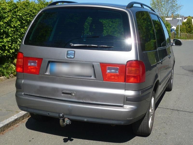 Gebraucht Seat Alhambra Reference 140 PS (102 kW) 2010 Silber Van / Kleinbus