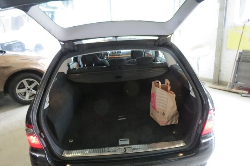 Gebraucht Mercedes E200 Elegance 184 PS (135 kW) 2008 Obsidianschwarz  metalliclack Kombi