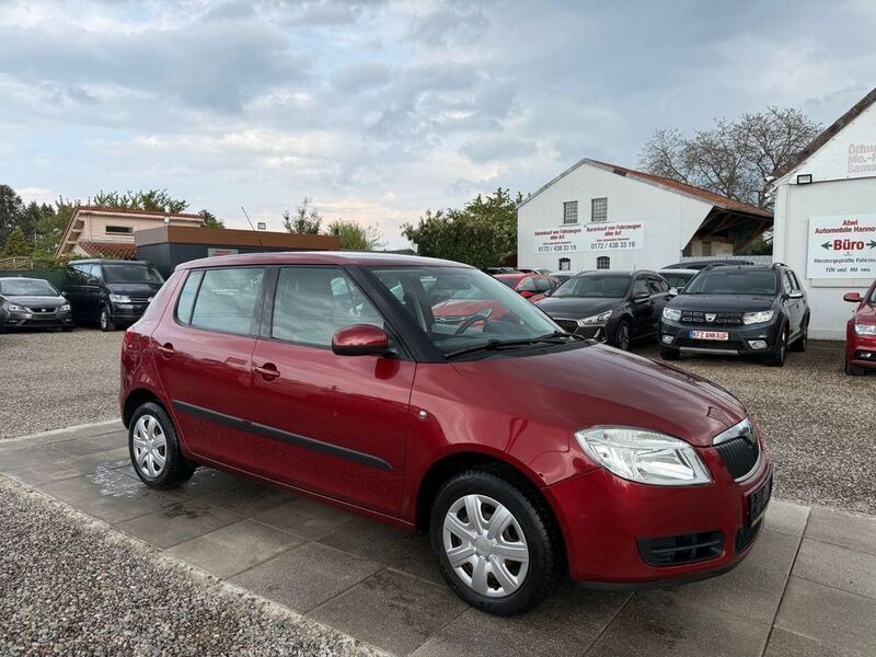 Rot Gebraucht 2009 Skoda Fabia Sport Limousine | 4.999 € (Fairer Preis) - Bild 1/4