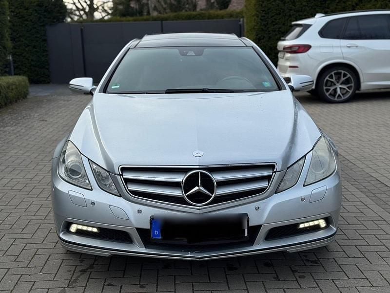 Gebraucht Mercedes E350 231 PS (169 kW) 2009 Silber Coupé