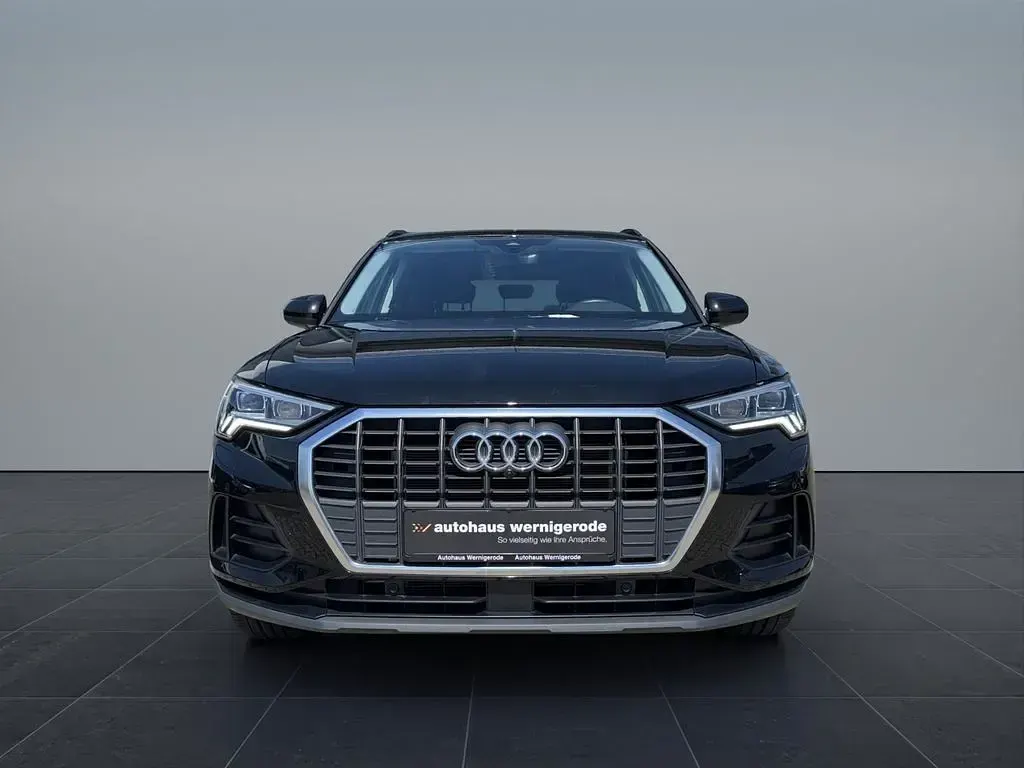 Gebraucht Audi Q3 Basis 150 PS (110 kW) 2022 Schwarz SUV
