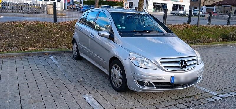 Gebraucht Mercedes B180 105 PS (77 kW) 2007 Silber Van / Kleinbus