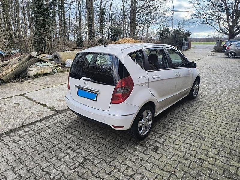 Gebraucht Mercedes A180 Avantgarde 109 PS (80 kW) 2013 Weiß Limousine