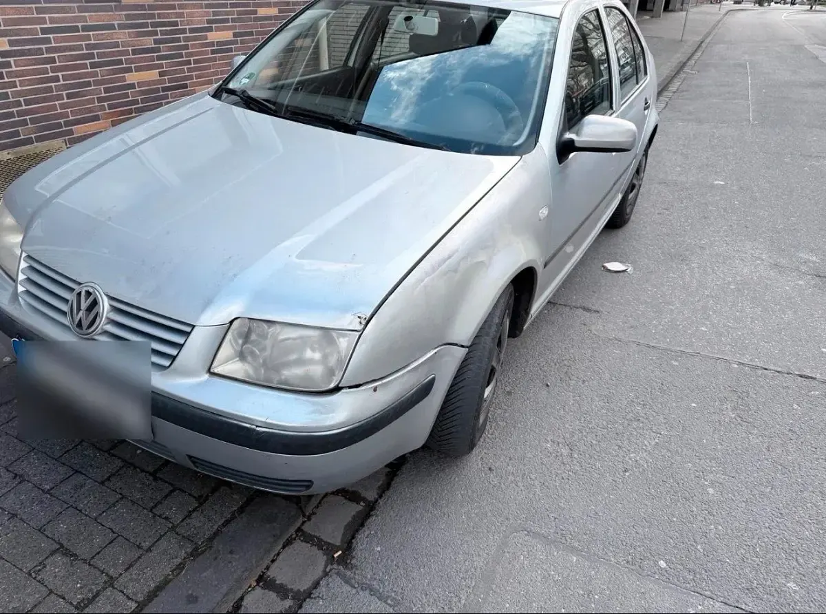 Gebraucht VW Bora 75 PS (55 kW) 2003 Silber Limousine