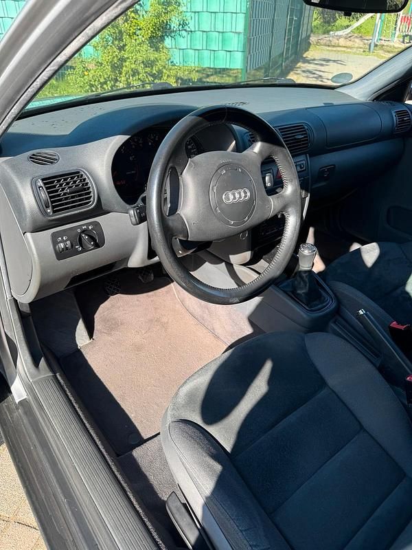 Second-hand Audi A3 125 CP (91 kW) 2000 Argintiu Hatchback