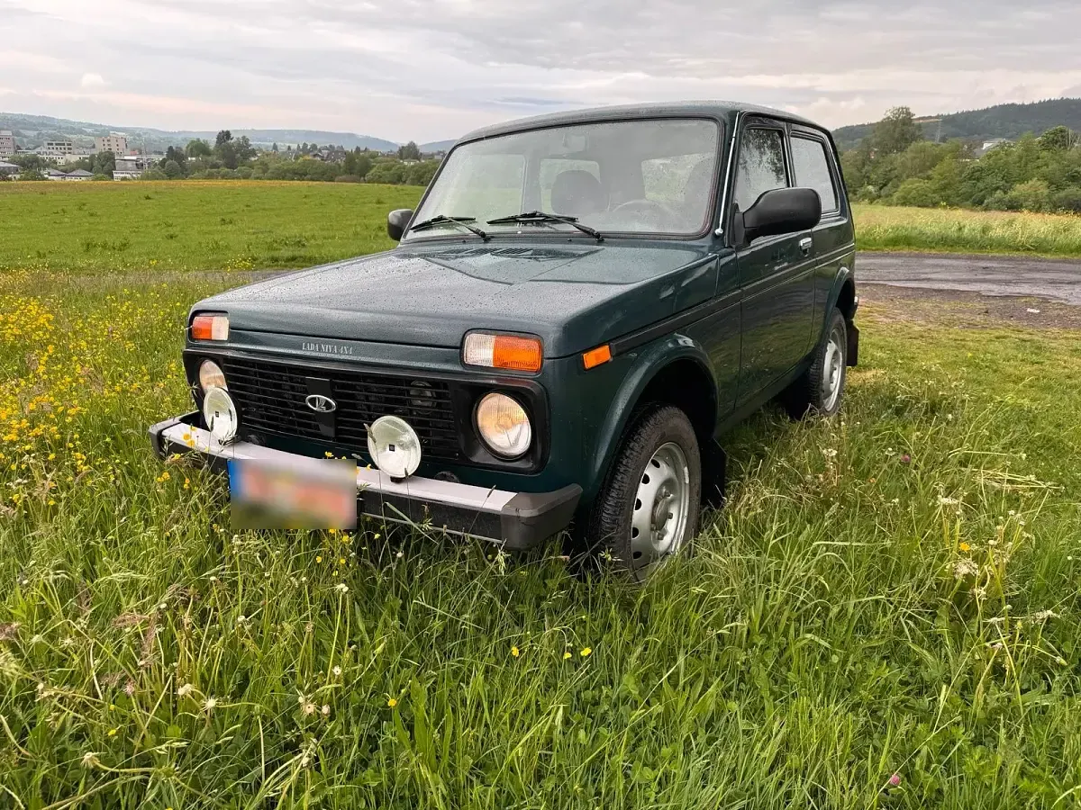 Second-hand Lada niva 81 CP (59 kW) 2011 Verde SUV