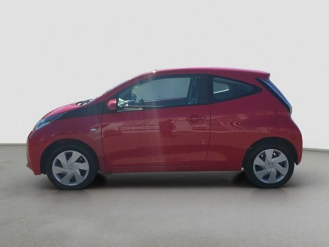 Gebraucht Toyota Aygo X-play 69 PS (50 kW) 2015 Rot Kleinwagen