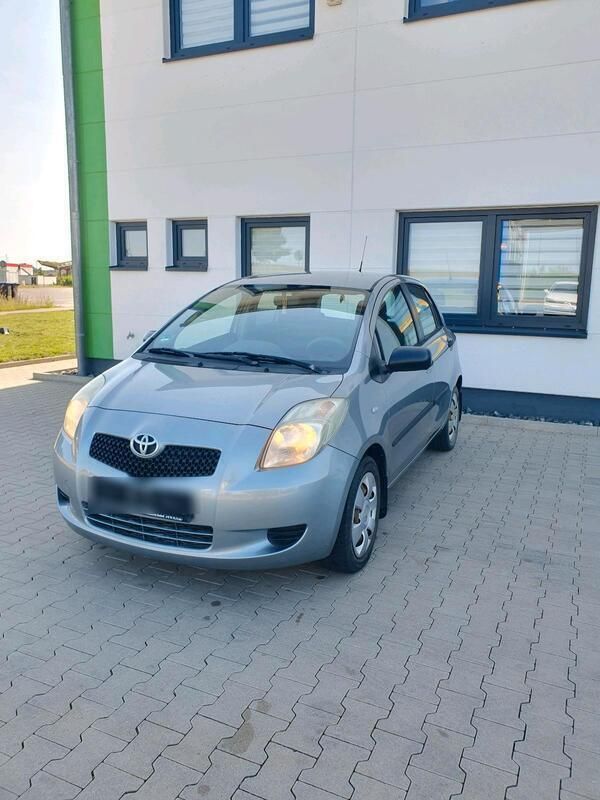 Grau Gebraucht 2007 Toyota Yaris Kleinwagen | 2.200 € (Superpreis) - Bild 1/4