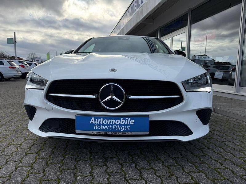 Weiß Gebraucht 2022 Mercedes CLA200 Shooting Brake Progressive Kombi | 24.900 € (Superpreis) - Bild 1/4