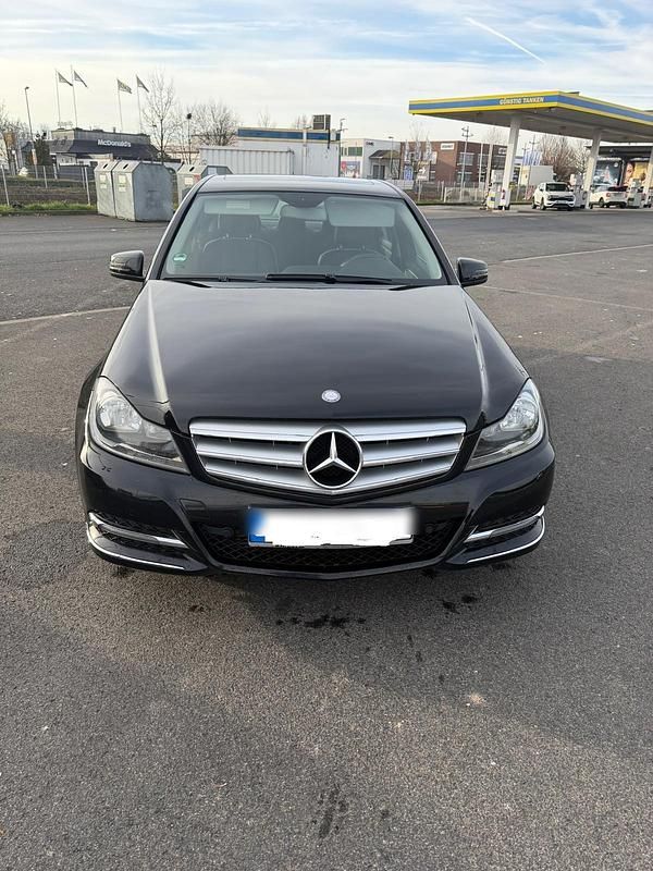 Schwarz Gebraucht 2013 Mercedes C180 Avantgarde Limousine | 12.000 € (Fairer Preis) - Bild 1/4