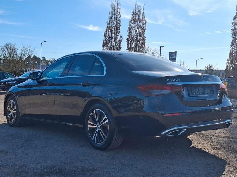 Gebraucht Mercedes E220 200 PS (147 kW) 2022 Schwarz Limousine