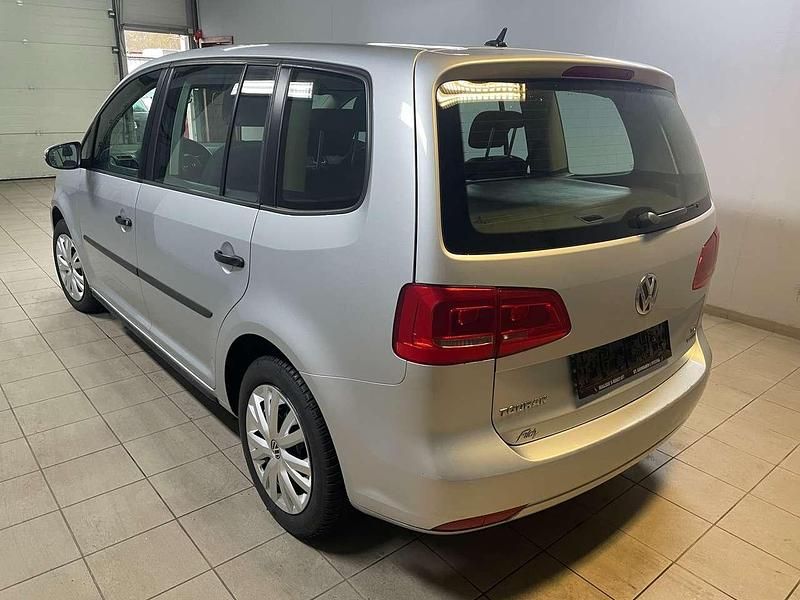 Gebraucht VW Touran Trendline 105 PS (77 kW) 2013 Reflexsilber metallic Van / Kleinbus