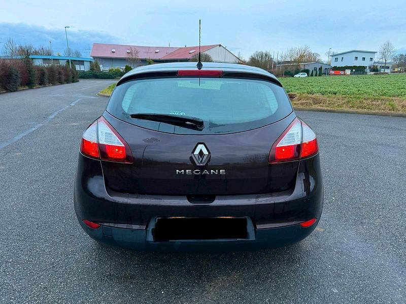 Gebraucht Renault Mégane 110 PS (80 kW) 2015 Braun Limousine