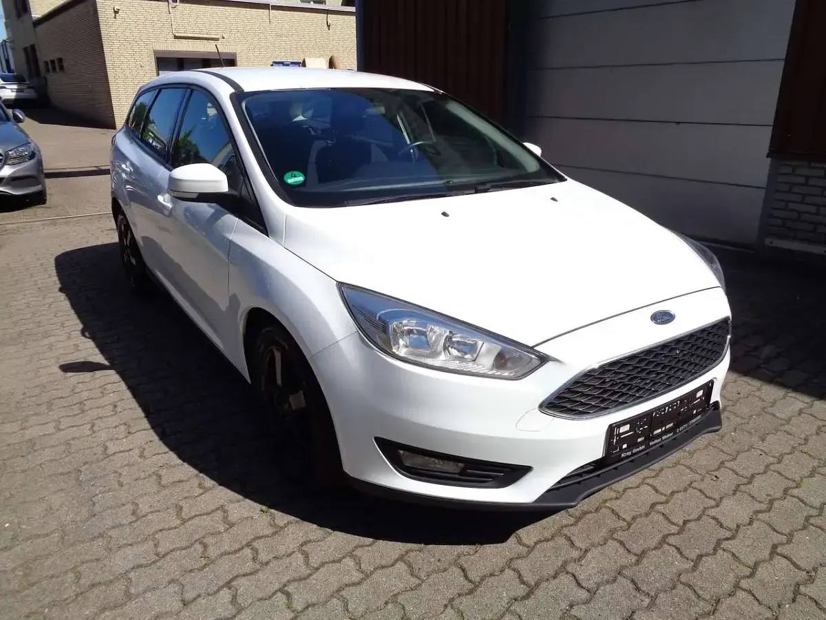 Gebraucht Ford Focus 105 PS (77 kW) 2018 Weiß Kombi