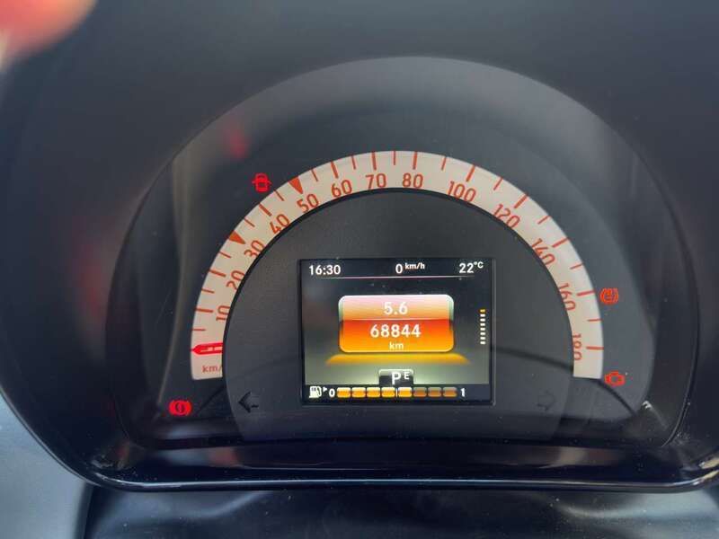 Weiß Gebraucht 2016 Smart ForFour Passion Limousine | 9.999 € (Fairer Preis) - Bild 1/4