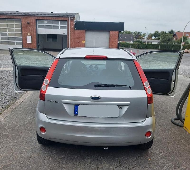 Gebraucht Ford Fiesta Ambiente 60 PS (44 kW) 2008 Silber Limousine