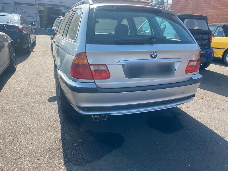 Gebraucht BMW 320 170 PS (125 kW) 2005 Grau Kombi