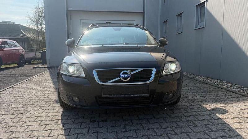 Gebraucht Volvo V50 Summum 109 PS (80 kW) 2010 Schwarz Kombi