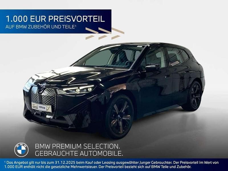 Saphirschwarz metallic Gebraucht 2025 BMW iX SUV | 58.945 € (Fairer Preis) - Bild 1/2
