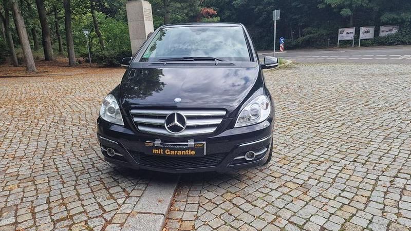 Schwarz Gebraucht 2010 Mercedes B200 Sport Edition Van / Kleinbus | 5.900 € (Teuer) - Bild 1/4