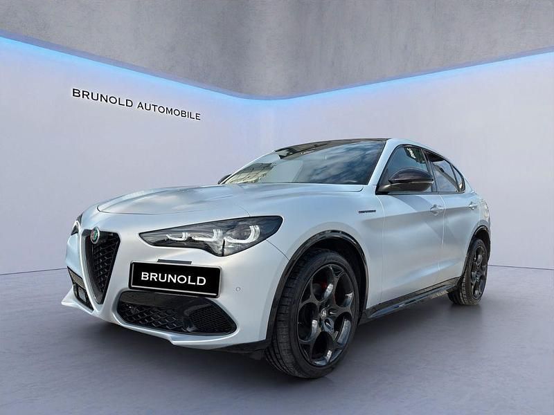 Grau Gebraucht 2023 Alfa Romeo Stelvio Competizione SUV | 45.900 € (Teuer) - Bild 1/4