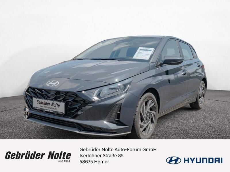 Grau / Gebraucht 2024 Hyundai i20 Trend Kleinwagen | 20.490 € (Etwas zu teuer) - Bild 1/4