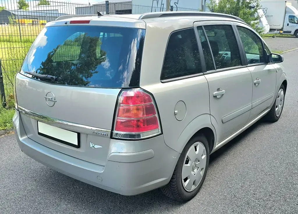 Gebraucht Opel Zafira 101 PS (74 kW) 2007 Silber Van / Kleinbus
