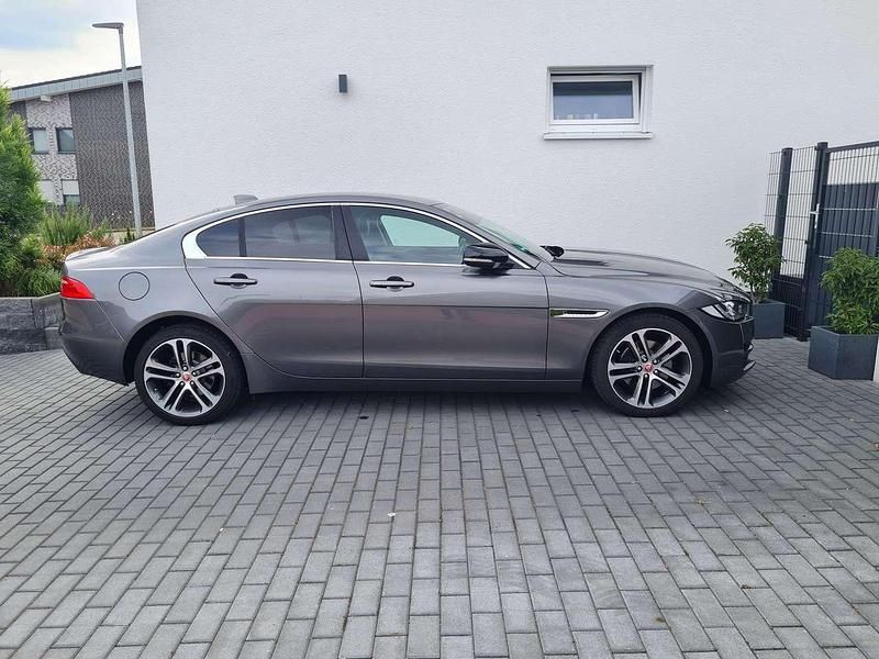 Gebraucht Jaguar XE Prestige 179 PS (131 kW) 2016 Grau Limousine