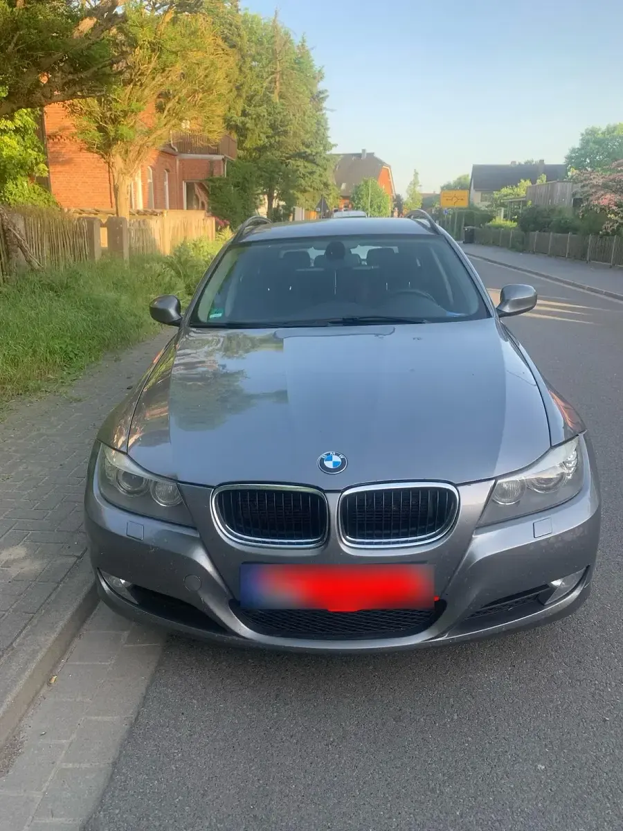 Gebraucht BMW 320 190 PS (139 kW) 2010 Grau Kombi