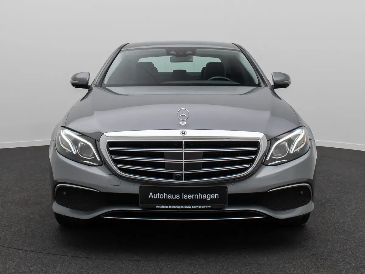 Gebraucht Mercedes E300 306 PS (225 kW) 2019 Selenitgrau Limousine