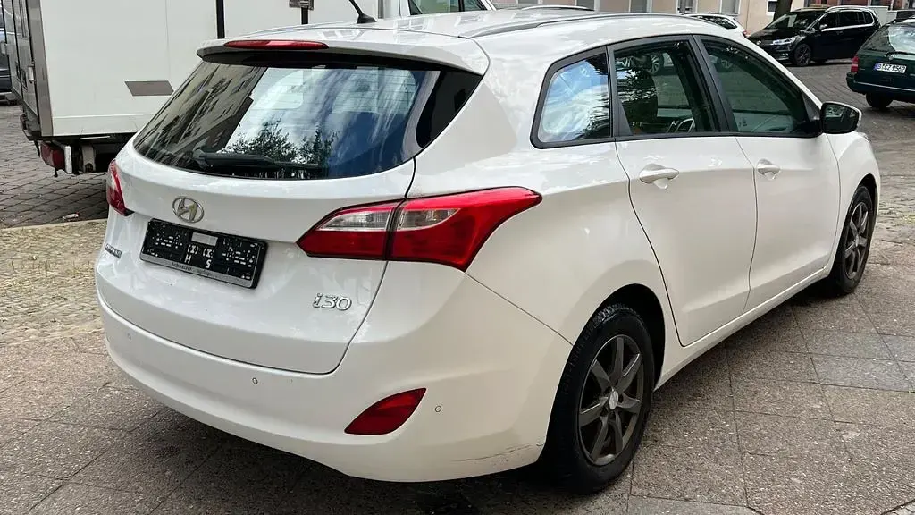 Gebraucht Hyundai i30 Trend 90 PS (66 kW) 2013 Weiß Kombi