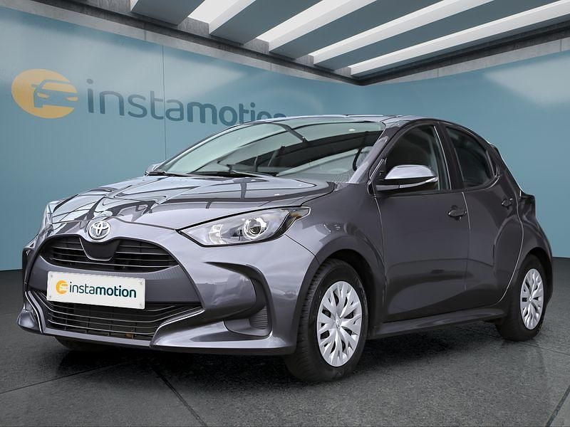 Grau Gebraucht 2023 Toyota Yaris Hybrid Kleinwagen | 19.299 € (Fairer Preis) - Bild 1/4