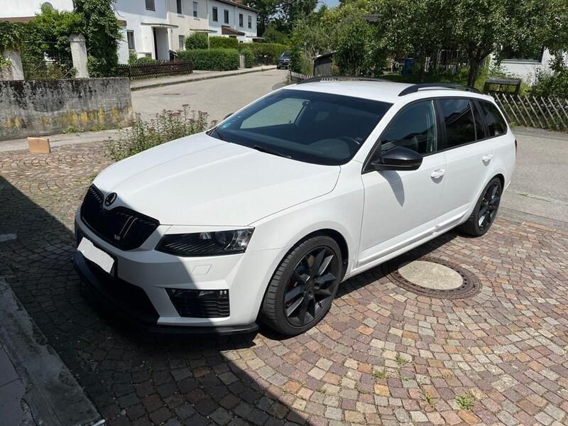 Weiß Gebraucht 2016 Skoda Octavia RS Kombi | 20.000 € (Teuer) - Bild 1/4