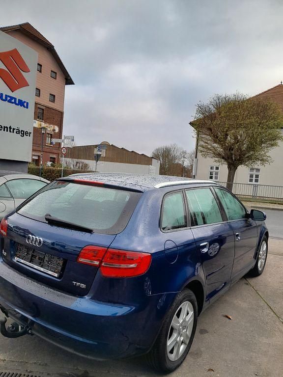 Gebraucht Audi A3 Attraction 125 PS (91 kW) 2012 Blau Limousine