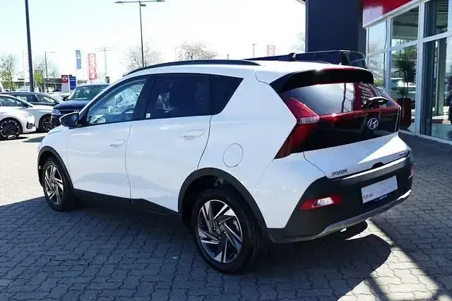 Gebraucht Hyundai Bayon 101 PS (74 kW) 2023 Weiß SUV