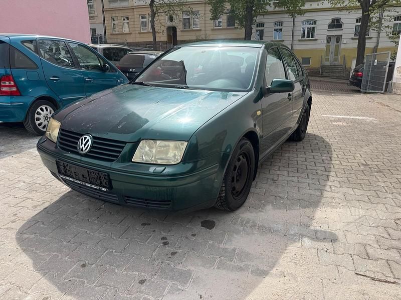 Second-hand VW Bora 101 CP (74 kW) 2000 Verde Berlinǎ