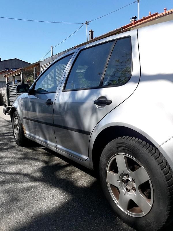 Usata VW Golf IV 80 CV (58 kW) 2000 Argento Berlina