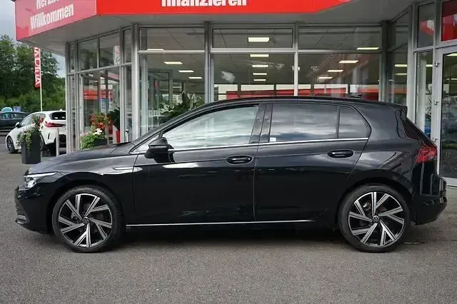 Gebraucht VW Golf VIII Style 131 PS (96 kW) 2024 Schwarz Limousine
