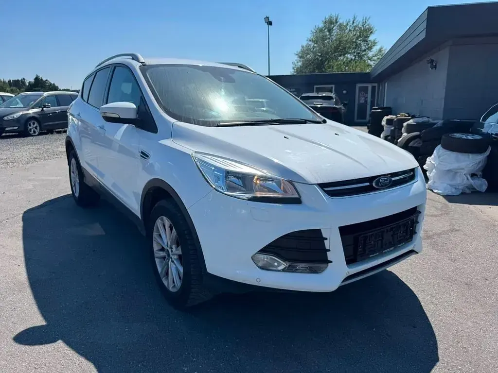 Gebraucht Ford Kuga Titanium 150 PS (110 kW) 2016 Weiß SUV