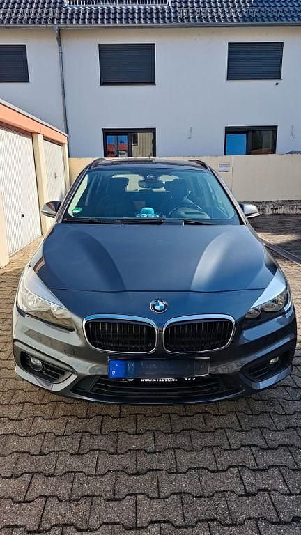Grau Gebraucht 2016 BMW 216 Active Tourer Van / Kleinbus | 10.900 € (Fairer Preis) - Bild 1/4