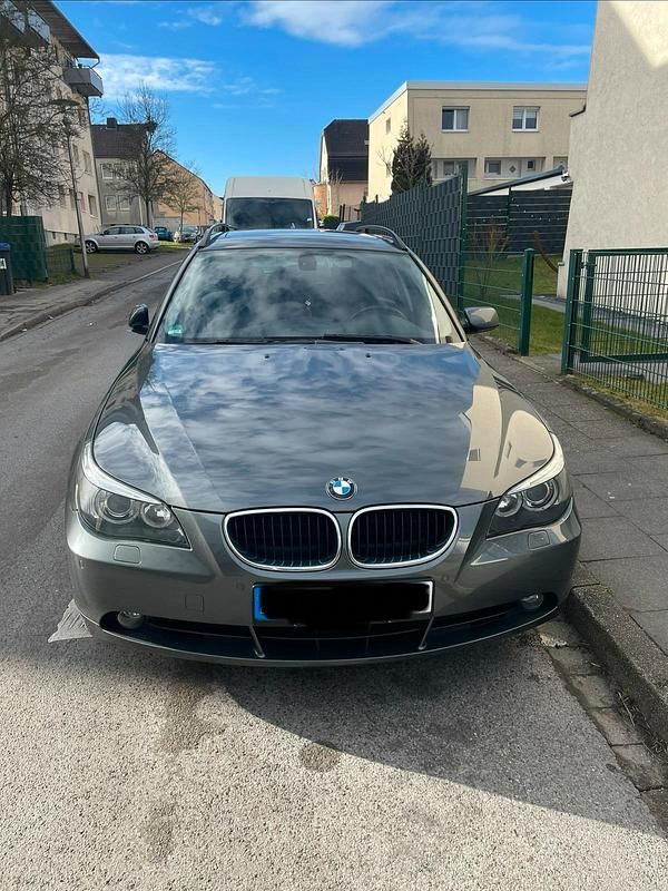 Gebraucht BMW 525 192 PS (141 kW) 2004 Grau Kombi
