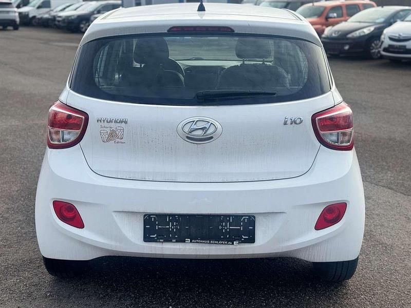 Gebraucht Hyundai i10 Basis 67 PS (49 kW) 2014 Pure white / sol Kleinwagen